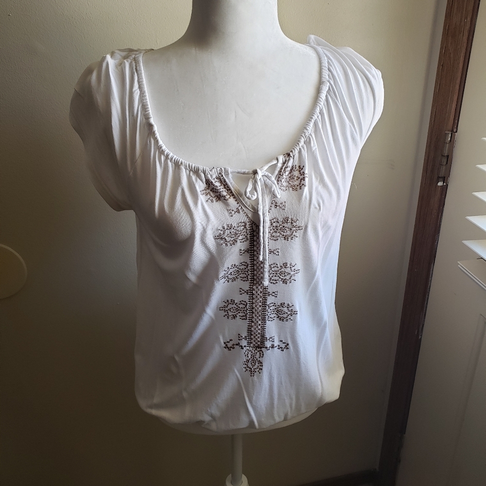 White short sleeve shirt